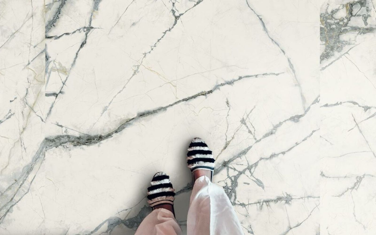 The whole bathroom in 1 tile